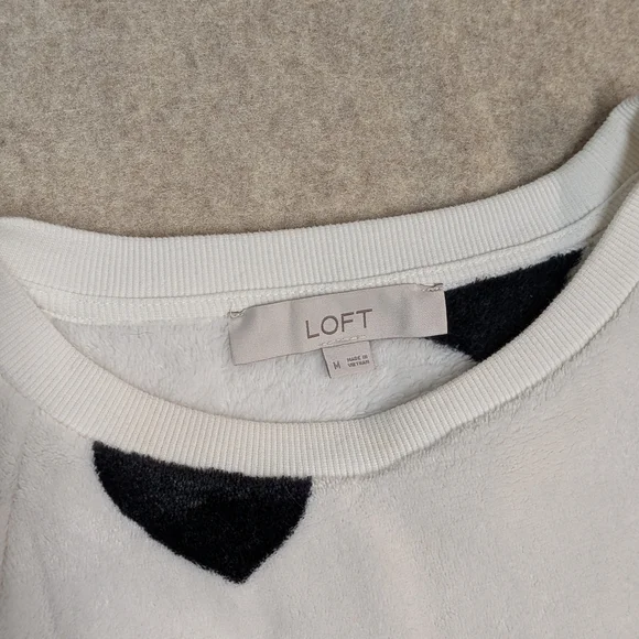 LOFT White Fuzzy Soft Faux Fur Crewneck with Black Hearts Sz Medium - Picture 3 of 8